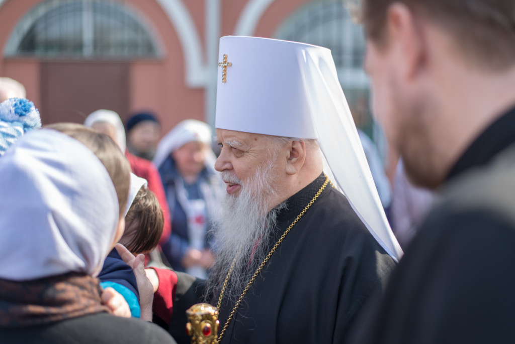 В Светлую среду митрополит Николай совершил пасхальное торжественное богослужение в Свято-Троицком соборе