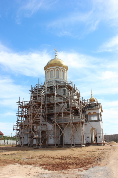 В строящемся храме в честь Св.вмч.Георгия Победоносца было совершено первое богослужение
