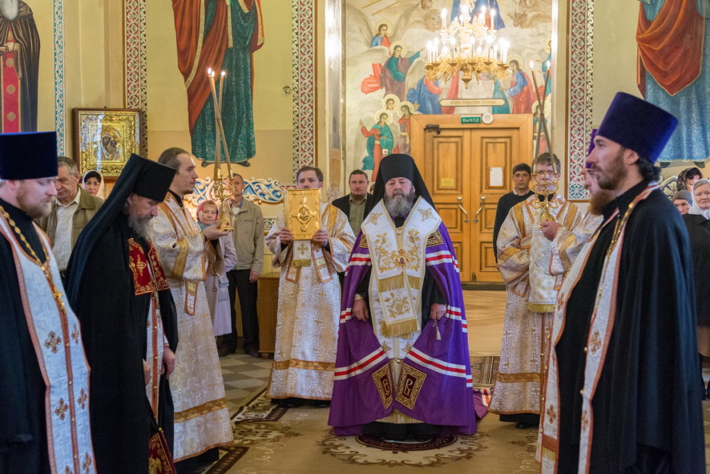 В канун праздника Вознесения Господня правящий архиерей совершил всенощное бдение в кафедральном соборе