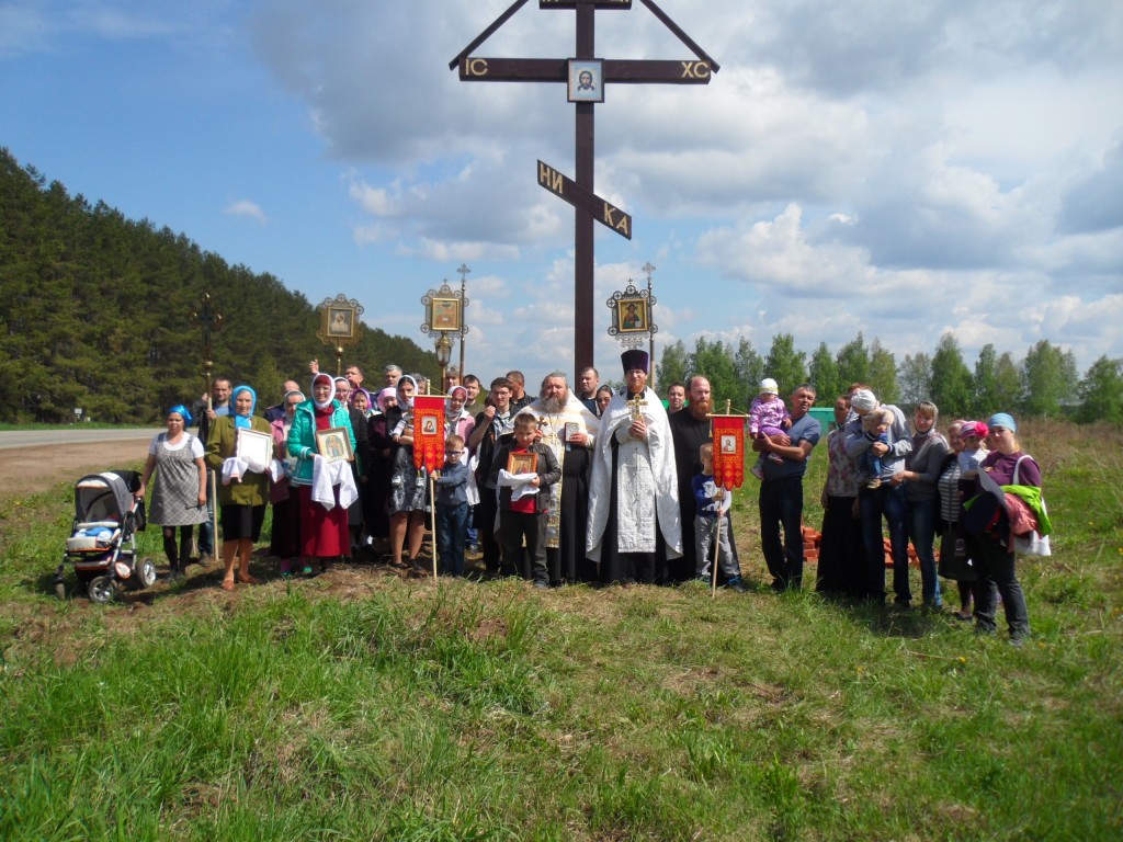 Освящение Поклонного Креста при въезде в село Ягул в праздник Вознесения Господня