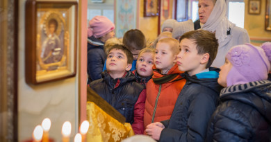 В рамках курса ОПК ижевские школьники посетили храм свт. Алексия Московского