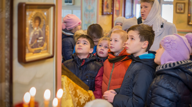 В рамках курса ОПК ижевские школьники посетили храм свт. Алексия Московского