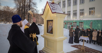 Митрополит Викторин освятил кивот с иконами на территории Удмуртского государственного университета