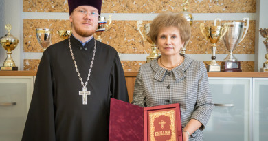 Представитель епархии поздравил ректора УдГУ с 85-летием вуза