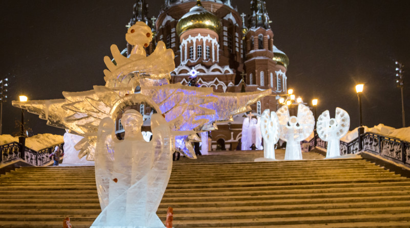 У Михайловского собора открыт парк ледовых Архангелов и ангелов