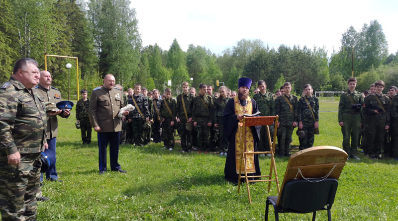 Благочинный Якшур-Бодьинского округа принял участие в открытии новой смены кадетского лагеря