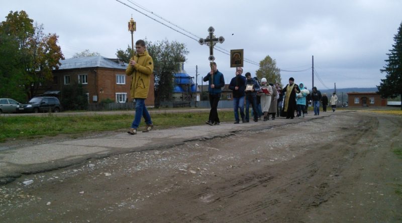 Село Первомайское Воткинского района в воскресенье 1 октября освятилось первым в истории села Крестным ходом