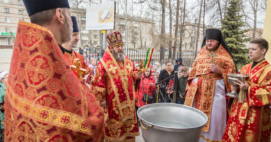 Служение митр. Викторина в пятницу Светлой седмицы