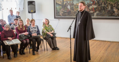 Священник принял участие в открытии выставки, посвященной Ижевско-Воткинскому восстанию