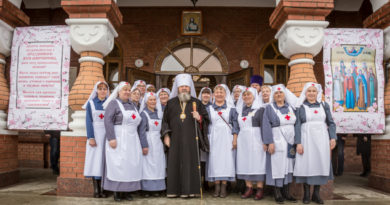 В Неделю жен-мироносиц митрополит Викторин совершил литургию в кафедральном соборе