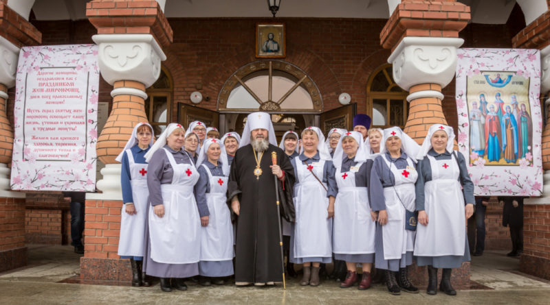 В Неделю жен-мироносиц митрополит Викторин совершил литургию в кафедральном соборе