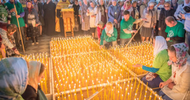 В Ижевске зажгли 2300 свечей в память о нерожденных младенцах