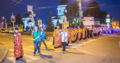 Ночной крестный ход в честь памяти святых Царственных страстотерпцев