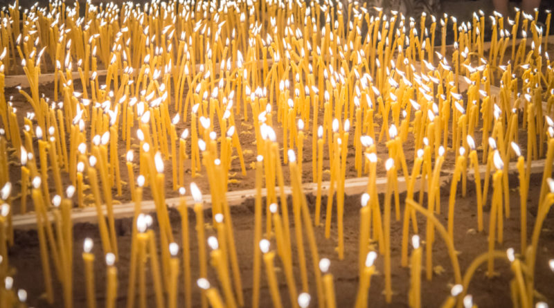 О свечах, купленных вне храма