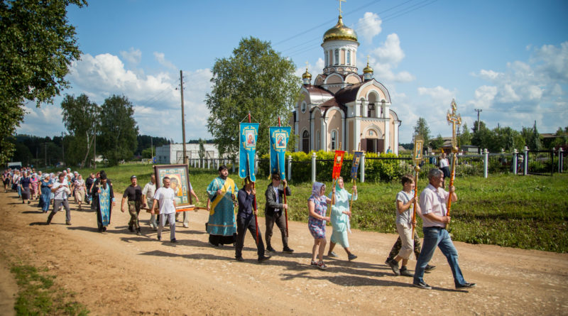 Накануне праздника Казанской иконы Божией Матери в Якшур-Бодьинском районе прошел крестный ход