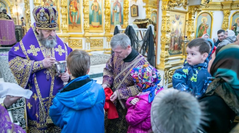В Неделю 4-ю Великого поста митрополит Викторин совершил литургию