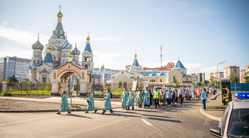 Покаянный крестный ход, приуроченный празднику Успения Божией Матери