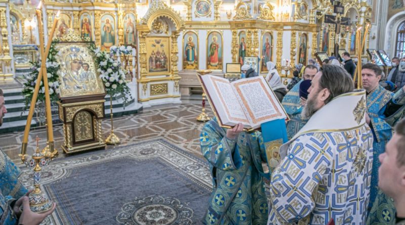 Служение митр. Викторина в день праздника Казанской иконы Божией Матери