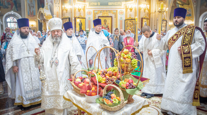 На горе Фаворстей преобразился во славе. Праздник Преображения Господня