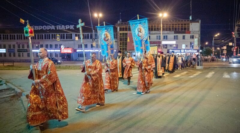В Ижевске прошел традиционный ночной крестный ход в память о царственных страстотерпцах