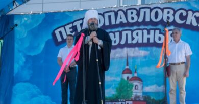 Фестиваль Петропавловские гулянья в Камбарке открылся словом архиерея