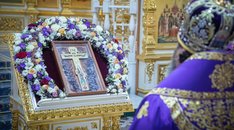 Архиерейское служение в праздник Крестовоздвижения