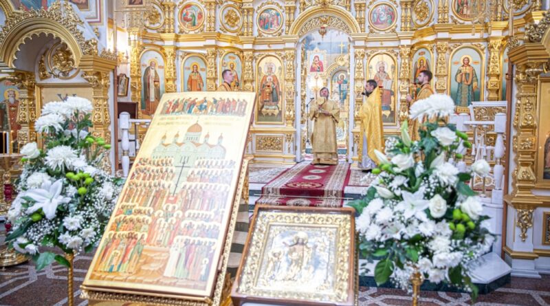 Архипастырское служение в день праздника святых в земле Русской просиявших