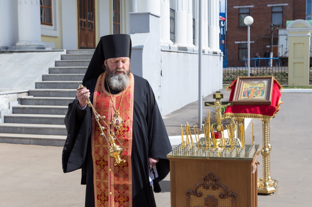 Епископ Викторин принял участие в народной акции «70 мест Победы. Сарапул»