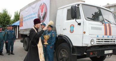 Священник благословил гуманитарный груз для детей Донбаса