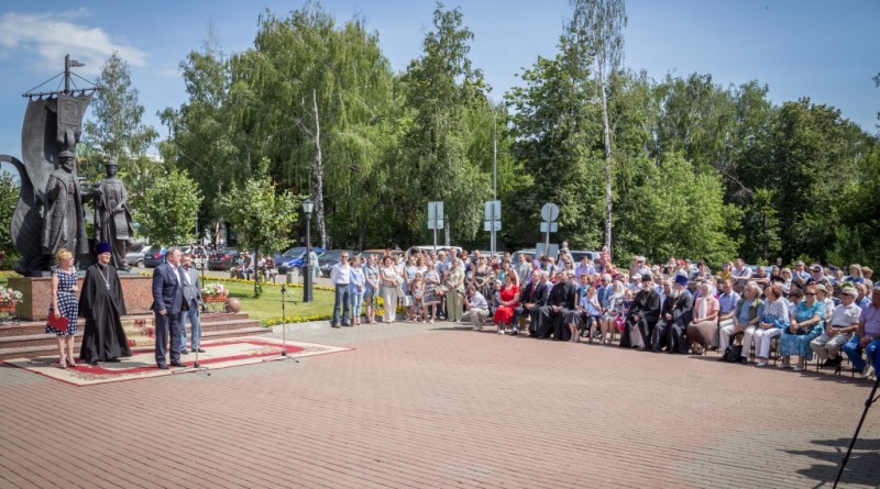 День семьи, любви и верности отпраздновали в Ижевске