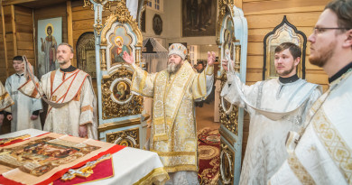 Митрополит Викторин посетил Успенский храм г. Ижевска