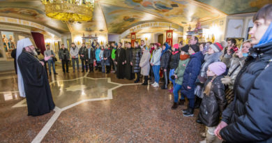 Участники спартакиады помолились за литургией в Михайловском соборе