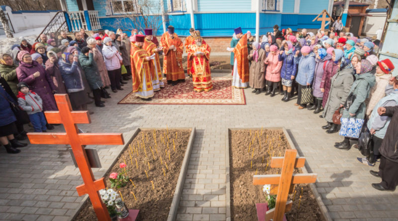 Заупокойные богослужения в день Радоницы