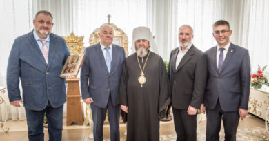 Члены Общественной палаты Удмуртии поздравили митрополита Викторина