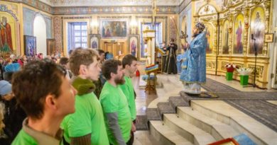 В день Сретения в Александро-Невском соборе прошла молодежная литургия