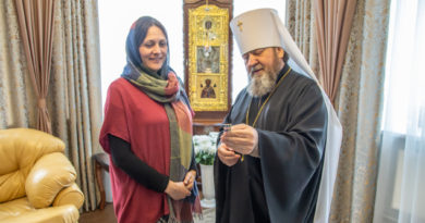 Митрополит Викторин вручил награду координатору конкурса «Православная инициатива на Удмуртской земле»