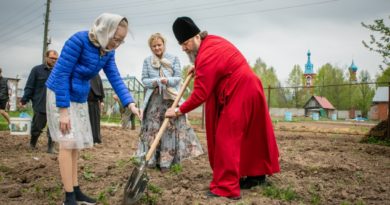 В Ризоположенском монастыре посадили яблоневый сад в честь 75-летия Великой победы