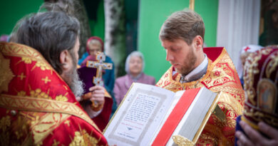 Архипастырское служение в понедельник Светлой седмицы