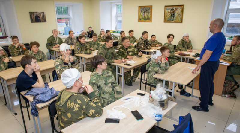 В Духовно-просветительском центре проходит лагерь Школы юных летчиков