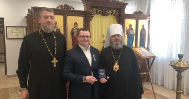 Митр. Викторин вручил епархиальную награду В.Ф. Дьякову