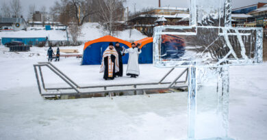 Состоялось освящение воды на Ижевском пруду и городских родниках