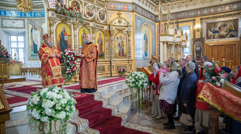 Служение митр. Викторина в среду Светлой Седмицы