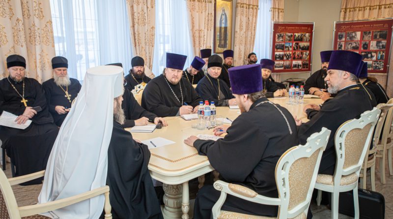 В Ижевском епархиальном управлении было проведено расширенное совещание под председательством митрополита Ижевского и Удмуртского Викторина