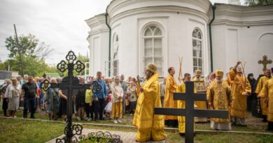 В день памяти равноапостольной Ольги митрополит Викторин совершил литургию в Воскресенском храме Сарапула