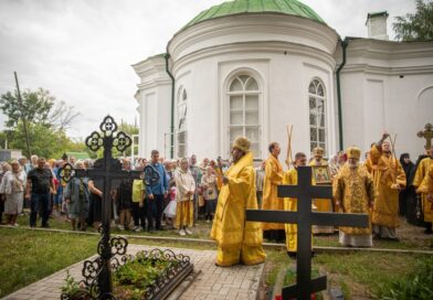 В день памяти равноапостольной Ольги митрополит Викторин совершил литургию в Воскресенском храме Сарапула