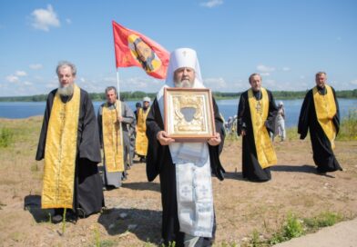 Митрополит Викторин встретил чудотворный образ Николы Закамского