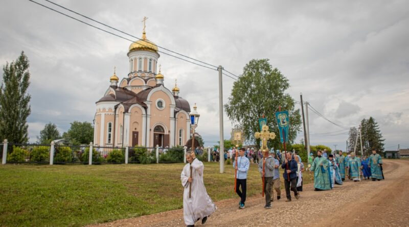 Митрополит Викторин возглавил престольные торжества в храме села Старые Зятцы