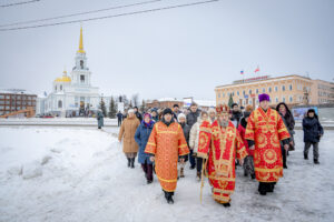 В Воткинске почтили память священномученика Николая и мученицы Варвары