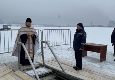 Состоялось освящение воды на Ижевском пруду и городских родниках